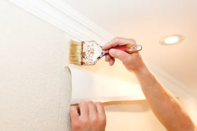 Pose de papier peint à la Vernarède — revêtements muraux et toiles de verre